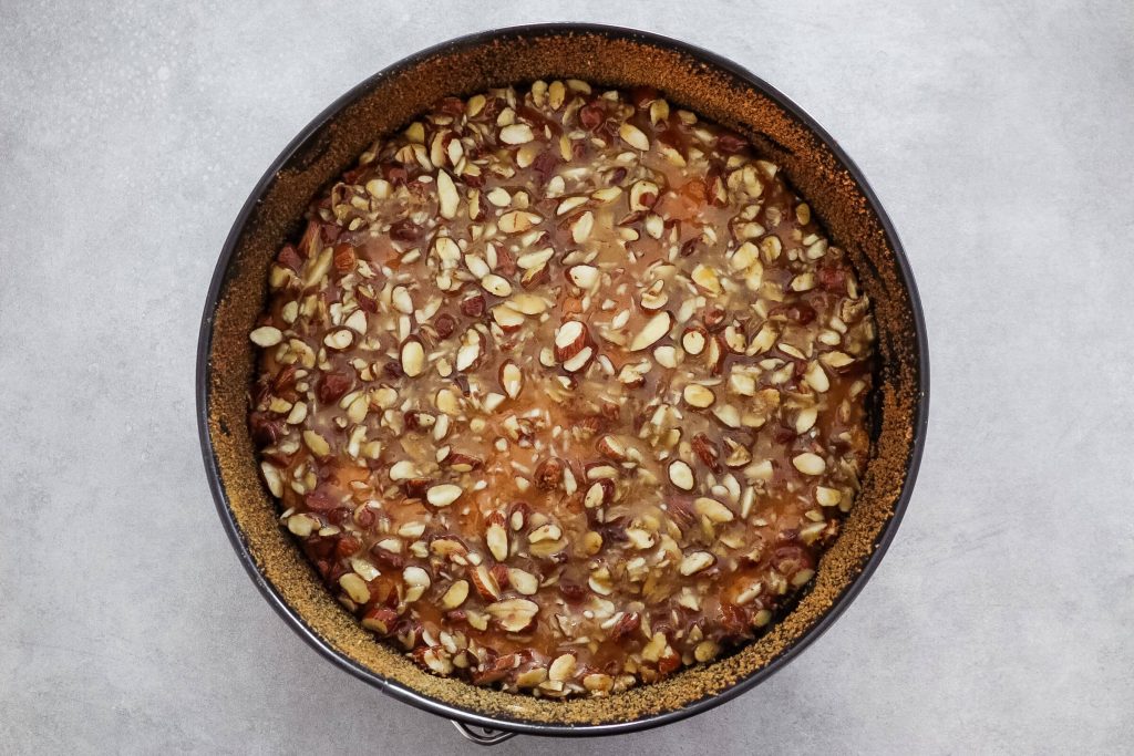 Toscakakun-kuorrute-levitetty-pohjalle